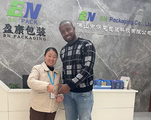 British customers visit the packaging factory.webp