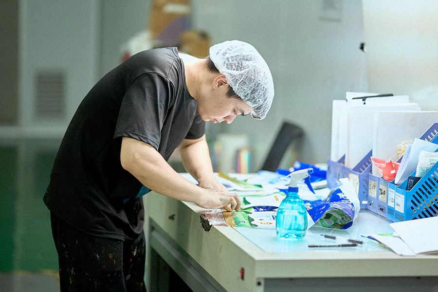 Packaging bag quality inspection.webp