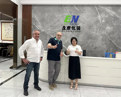 customer visits the BN PACK bags factory.webp