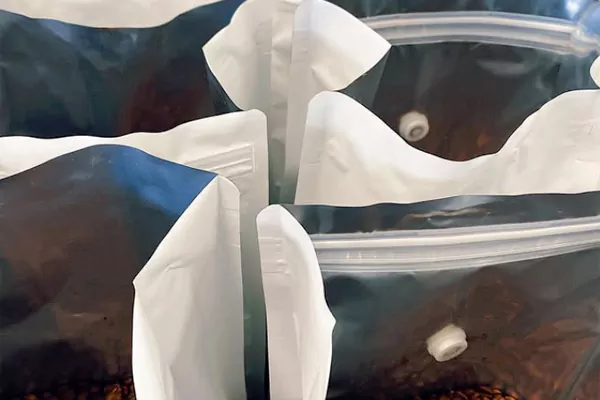 Zipper for coffee bags